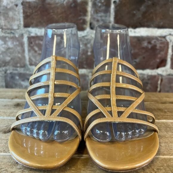 Stuart Weitzman Gold Metallic Leather Cutout Slide On Kitten Heel Sz 6.5 - Picture 3 of 12